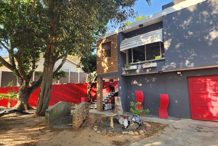 Bergzicht House For Sale: 4 Bedrooms, Pool, Garden, Double Garage, Family-friendly.