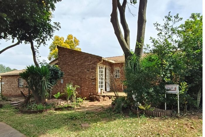 1-Bedroom house for sale in Brummeria with secure living and communal amenities.