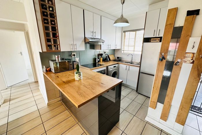 2-Bedroom Apartment in Paulshof For Sale: Pool, Braai Area, 24-Hour Security.