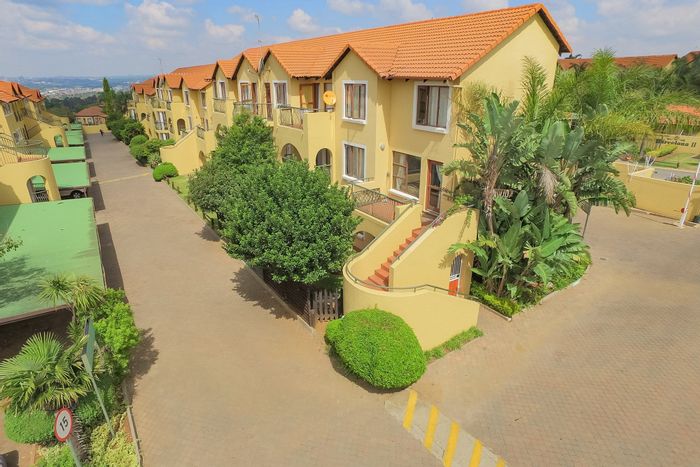 Sundowner Apartment For Sale: 2 beds, 2 baths, pool, braai, parking.