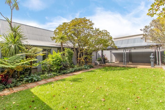 For Sale: Spacious 10-bedroom house in Parktown with multiple cottages and amenities.