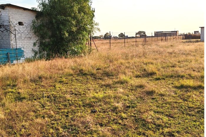 Vacant Land for Sale in Oranjeville Central, 2091sqm near dam and town.