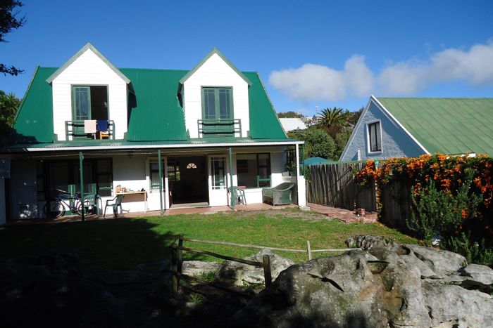 For Sale: Spacious 4-bedroom house in Welcome Glen with garden, garage, and patio.