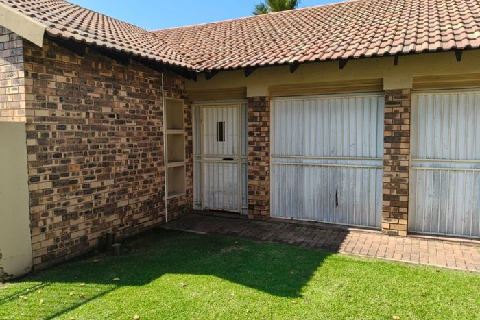 2-Bedroom Townhouse To Rent in Secunda Central with garage, pet-friendly, intercom system.