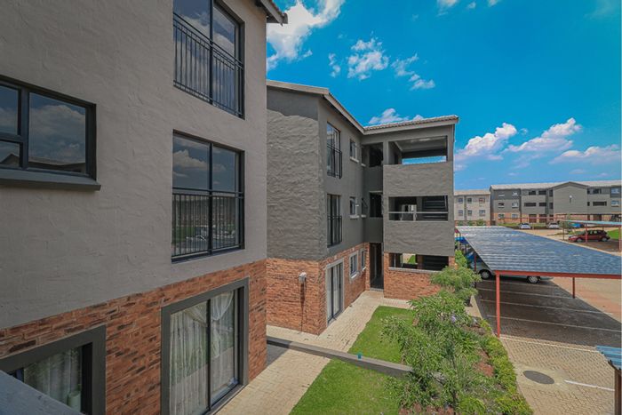 3-Bedroom Apartment in Kenleaf For Sale with Parking and Open-Plan Living.
