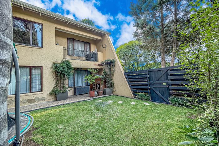 For Sale: 2-Bedroom Townhouse in Malanshof with garden, pool, and pet-friendly access.