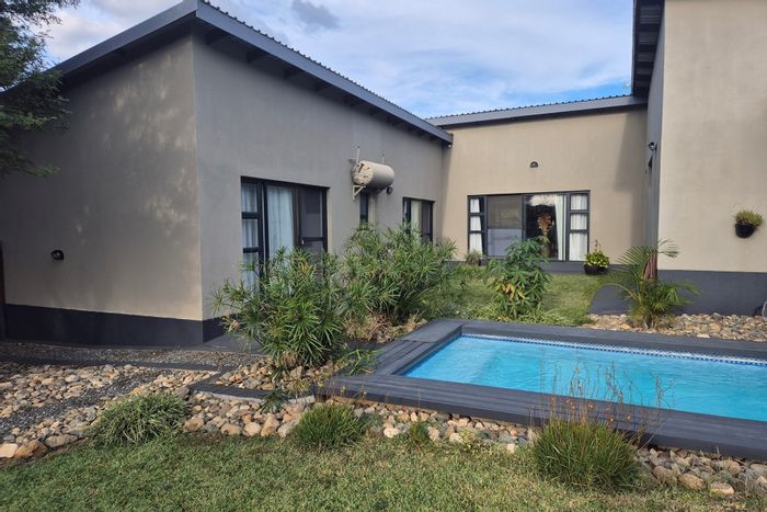 Kampersrus House For Sale: Open plan, pool, off-grid, near attractions and nature.