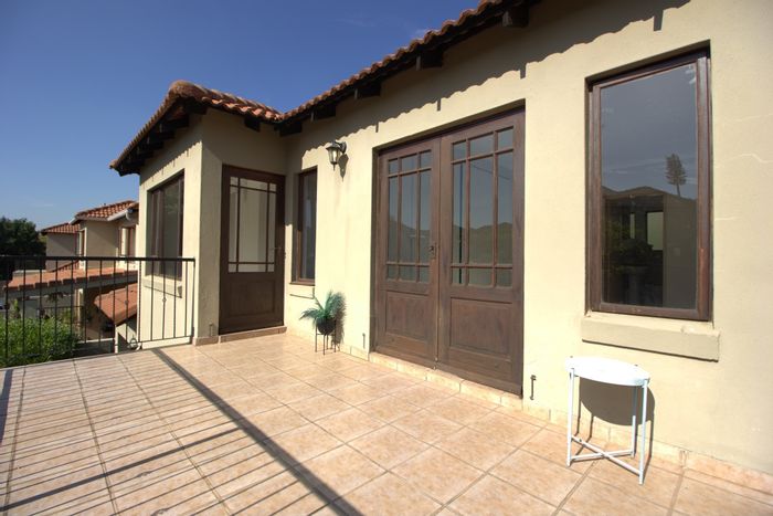 Craigavon House For Sale: 3 Bedrooms, Garage, Balcony, Garden, Convenient Location.