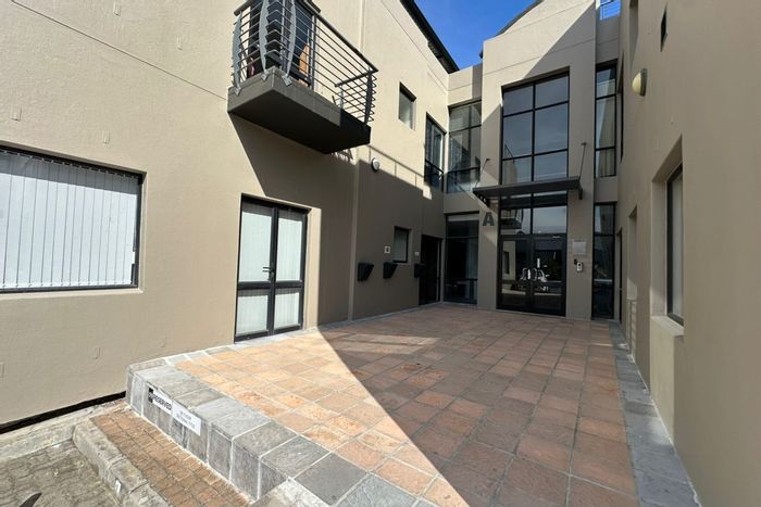 Office To Rent in Tyger Waterfront: 145m², six rooms, prime business location.
