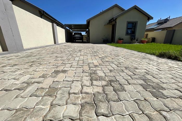 3 Bedroom House To Rent in Kya Sands, secure estate with carport.