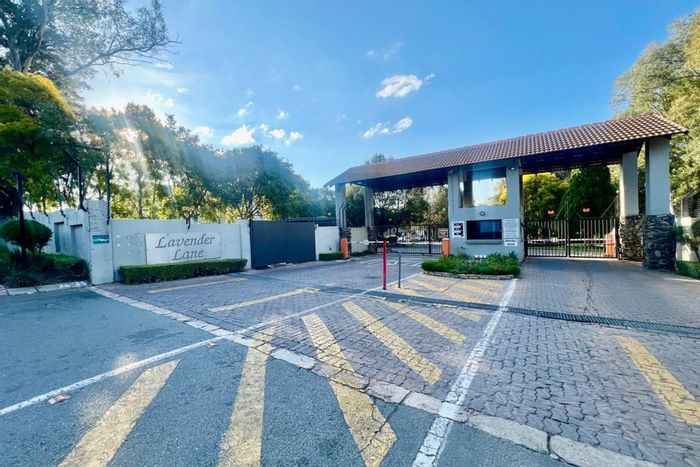 For Sale: 2-bedroom apartment in Paulshof with pool, balcony, and parking.