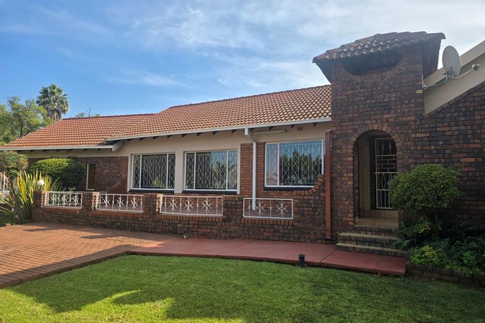Dennesig House For Sale: 3 beds, flatlet, solar power, double garage, low-maintenance garden.