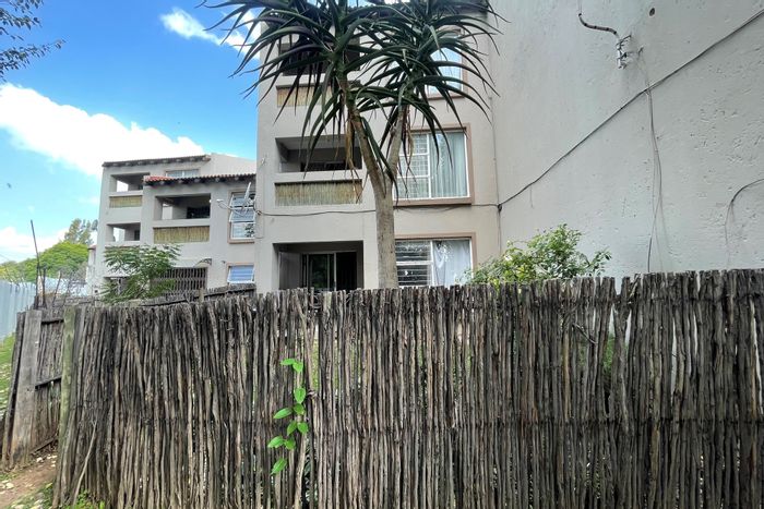 3-Bedroom Apartment To Rent in Ferndale with Private Garden and Parking.