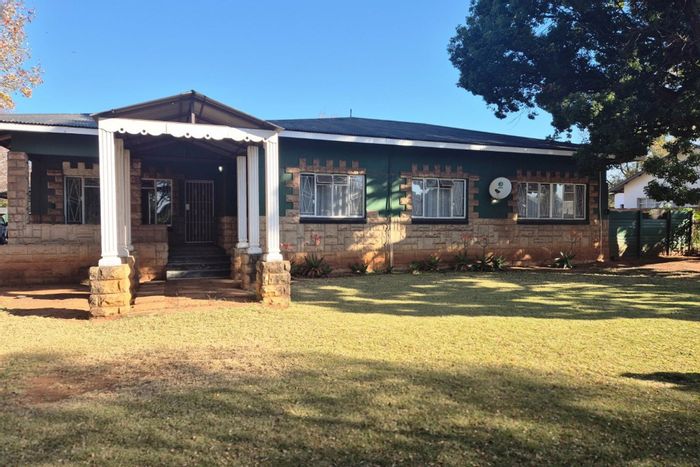 Groenkol House For Sale: 4 bedrooms, flatlet, pool, and commercial potential.