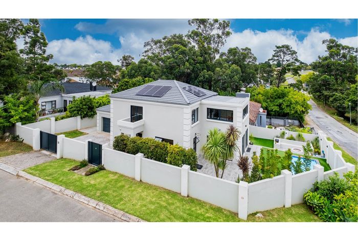For Sale: House in Heatherlands with pool, office, scullery, and mountain views.