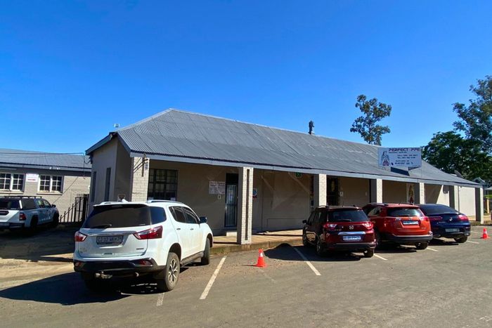 To Rent: 60m² Office in Vryheid Central with street frontage and essential amenities.