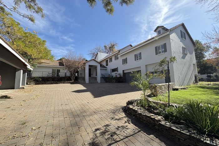 Bryanston House For Sale: 5 beds, pool, tennis court, wine cellar, top security.