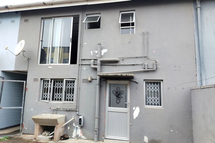 Rydalvale Townhouse For Sale: 3 beds, income-generating outbuilding, secure parking.