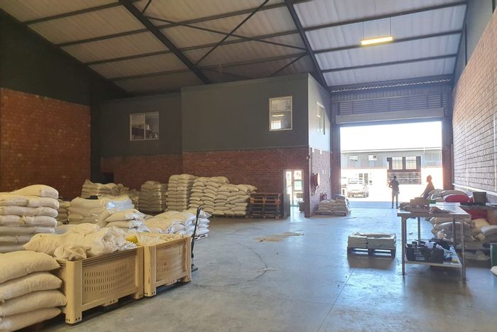 Retail space to rent in Greenbushes Industrial Park with secure access and amenities.