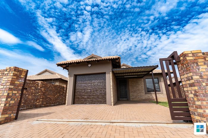 2 Bedroom Townhouse to Rent in Secunda Central with garage, yard, and alarm system.