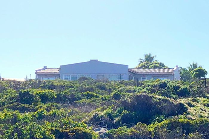 For Sale: Spacious 4-bedroom house in Bluewater Bay with sea views and large yard.