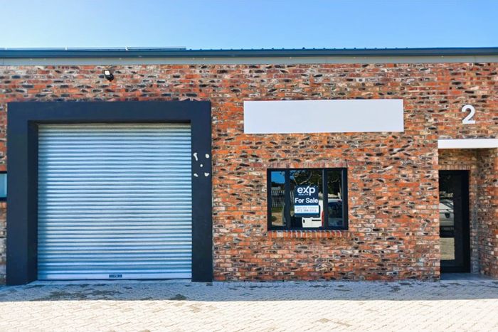 For Sale: Retail unit in Fairview, 105m², secure parking, prime location.