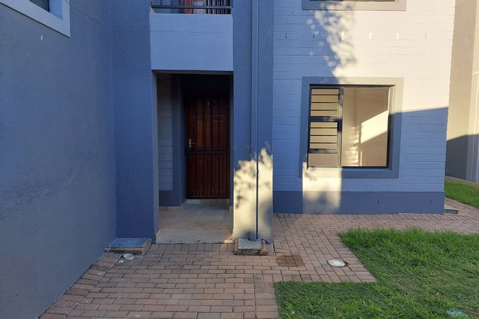 Burgundy Estate Apartment For Sale: 2 bedrooms, built-in braai, secure living.