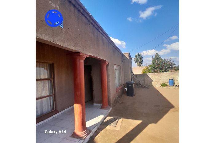 3-Bedroom House for Sale in Hammanskraal Central with Security Gates and Nearby Schools.