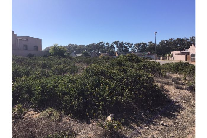 Vacant Land Residential in Bluewater Bay For Sale – No building time limit, close to amenities.