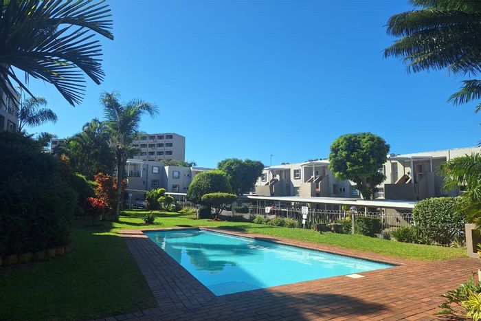 Essenwood Townhouse To Rent: 2 beds, pool, gym, parking, near schools and parks.