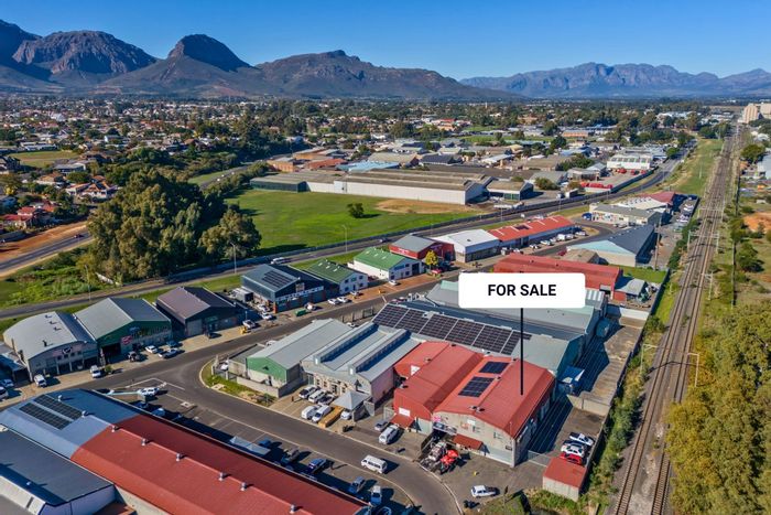 Dal Josafat Industrial Units For Sale: Secure tenant, solar system, ample parking.