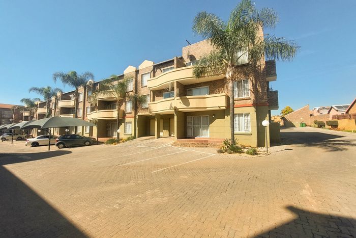Rooihuiskraal North Apartment For Sale: 1 Bed, Balcony, Garage, 24/7 Security.