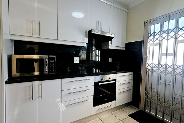 For Sale: Townhouse in Somerset Park with garden, garage, and family-friendly amenities.