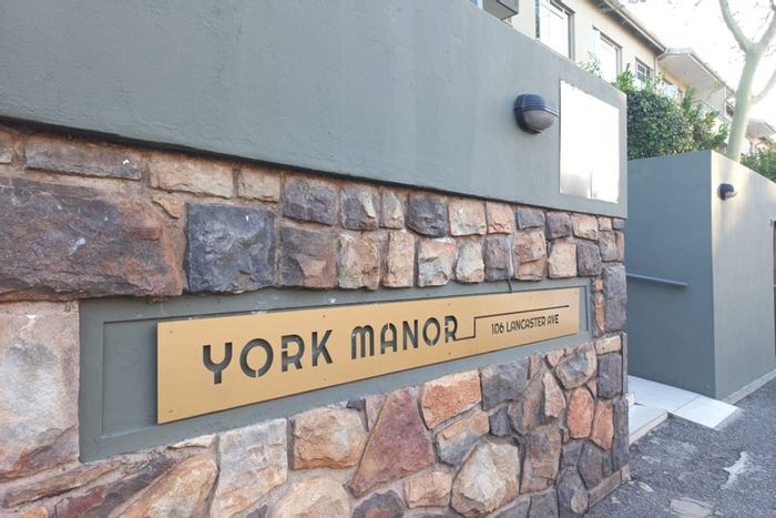 Craighall Park Apartment For Sale: 2 beds, private patio, 24-hour security.