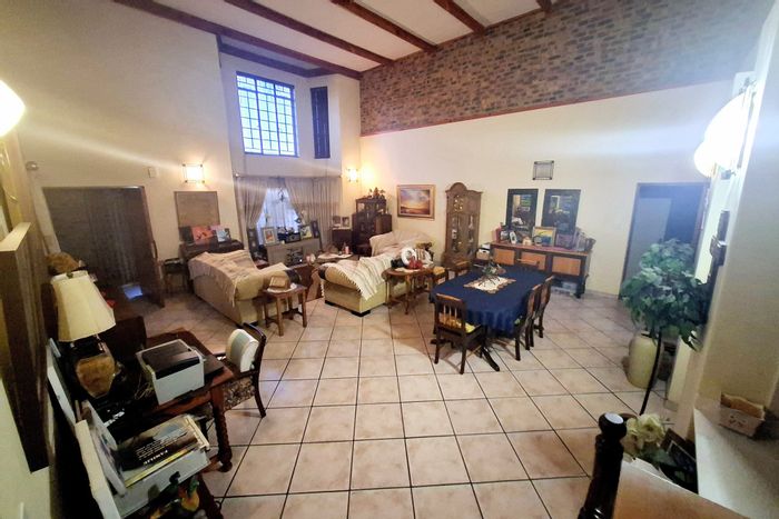 House for Sale in Aerorand: 3 beds, study, indoor braai, solar system, security.