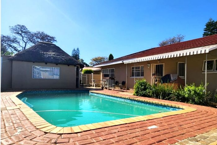 Geelhoutpark Apartment To Rent: Open plan, shared property, single carport parking.