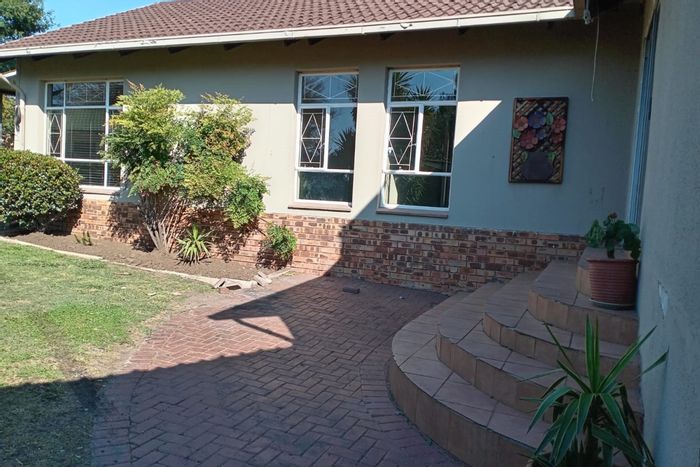 4-Bedroom House For Sale in Secunda Central with ample parking and spacious yard.