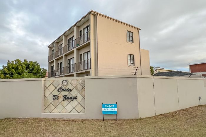 Bloubergrant Apartment For Sale: 1 Bed, 1 Bath, 2 Parking Spaces, Beach Access.