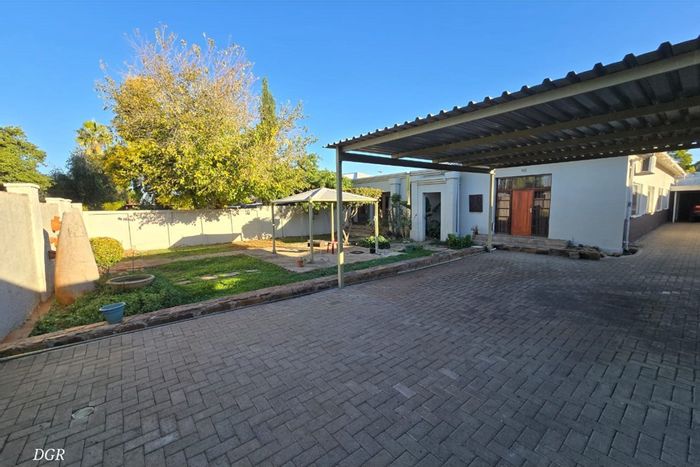 Herlear House For Sale: 4 beds, spacious kitchen, garage, garden, fiber internet.