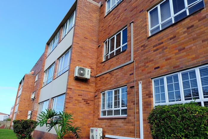 For Sale: 3-bedroom apartment in Morningside with sea views and pet-friendly options.