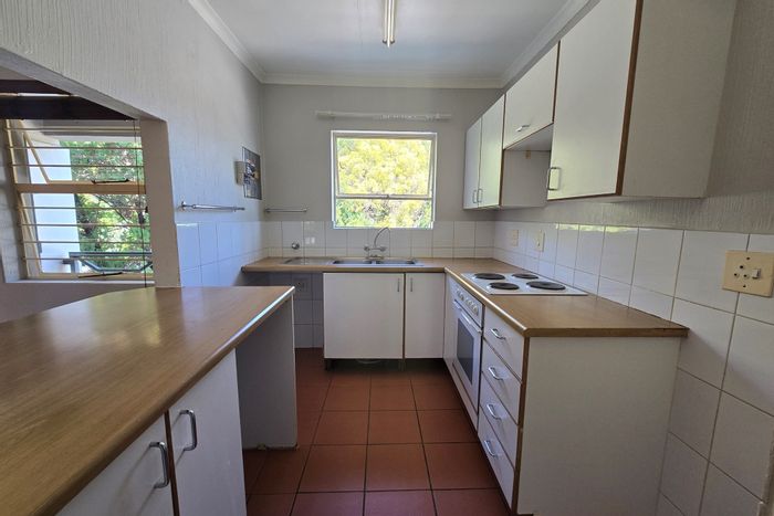 North Riding Apartment To Rent: 2 beds, 2 baths, secure complex, balcony.