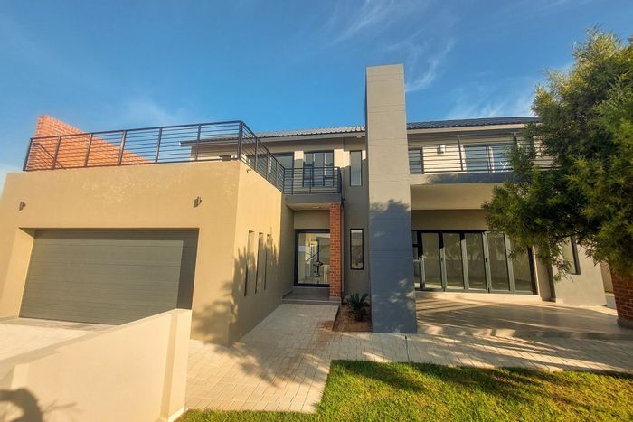 Eldo Ridge Estate House For Sale: 3 Bedrooms, double garage, covered patio, balconies.