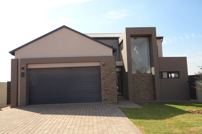 For Sale: House in Midstream Estate with 4 bedrooms, open plan living, and amenities.