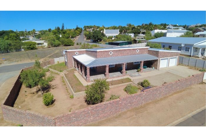 House for Sale in Moorreesburg Central: 3 Bedrooms, open-plan living, outdoor braai.
