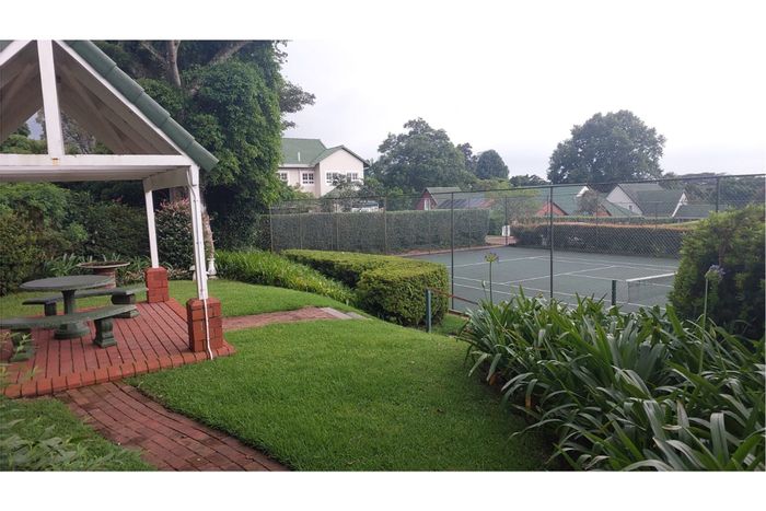 Cottage to Rent in Hilldene: 1 Bed, Security, Amenities, and Community Access.