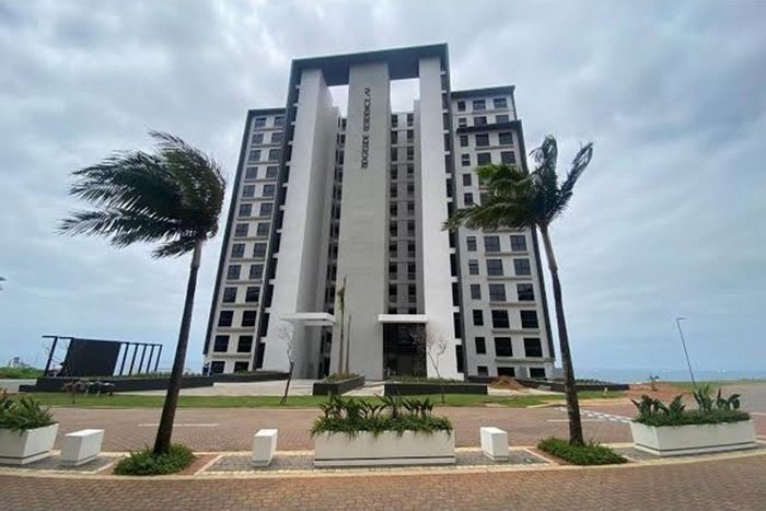 Umhlanga Ridgeside Apartment To Rent: 2 beds, pool, gym, sea views, secure living.