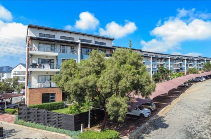 For Sale: 2Bed, 2Bath Apartment in Greenstone Hill with pool and secure parking.