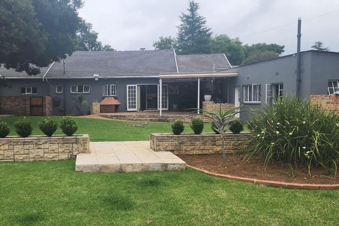 Rynfield House For Sale: 4 Bedrooms, Pool, Garden, 2-Car Garage, Pet-Friendly.
