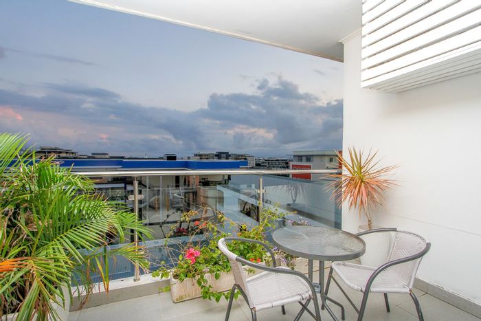 For Sale: Apartment in Umhlanga Ridge with gym, pool, and pet-friendly amenities.