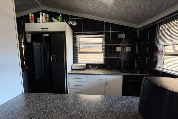Homevale House For Sale: 3 beds, flatlet, air conditioning, 3 parking spaces.